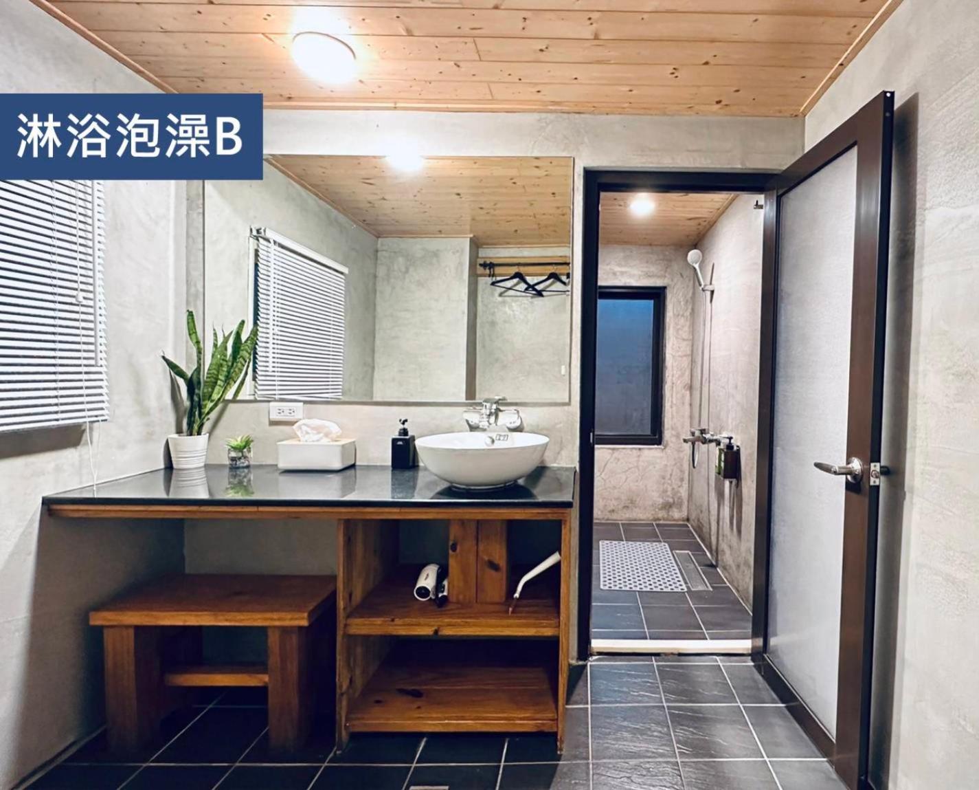 Appartement 響水客棧 苗栗8-12人包棟 烤肉 特色老屋 à Gongguan Extérieur photo